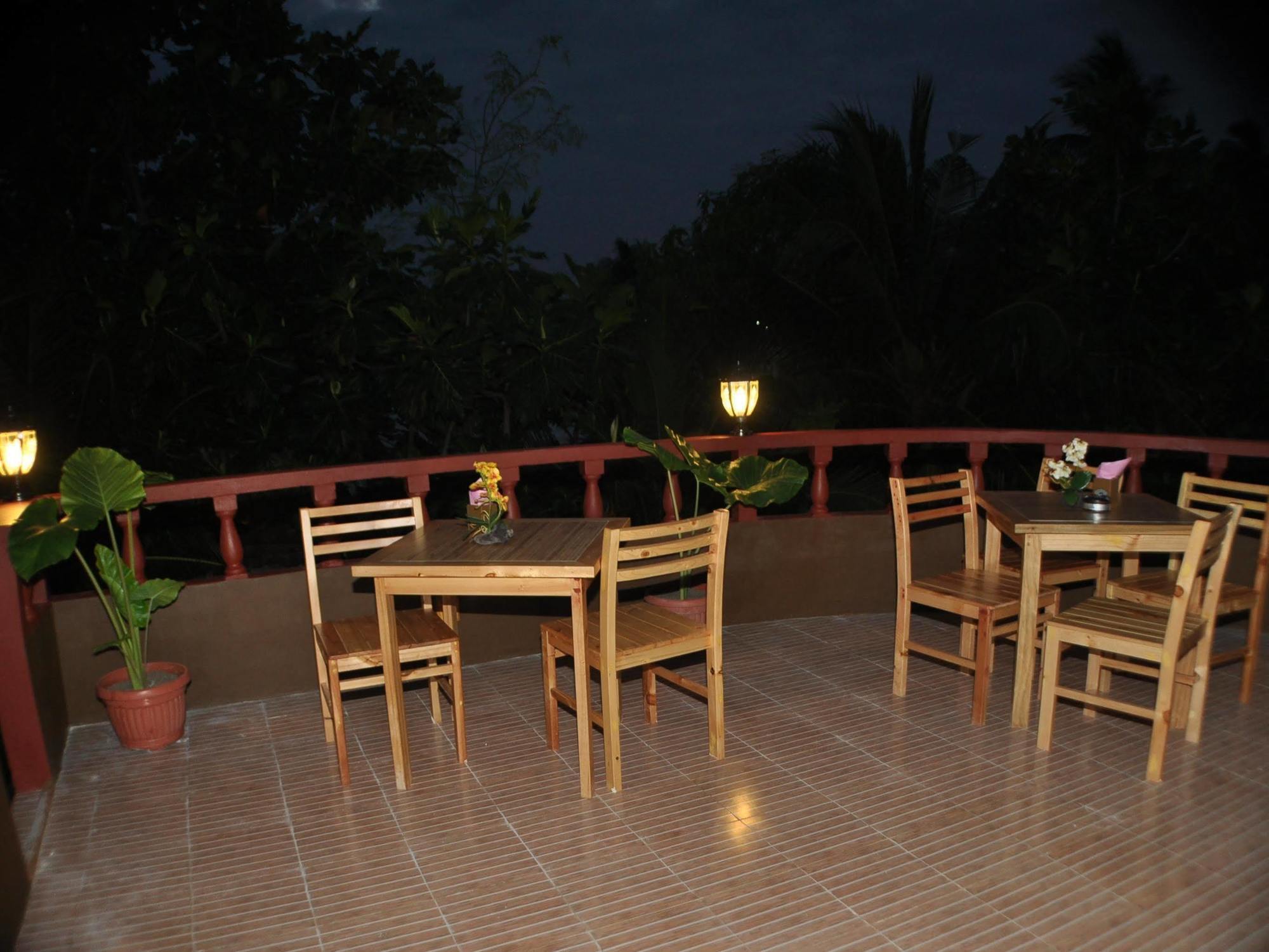 Hotel Shadow Palm à Maafushi Extérieur photo